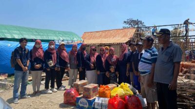 Panwascam Kecamatan Randublatung Berikan Bantuan Sosial kepada Korban Kebakaran di Desa Jeruk