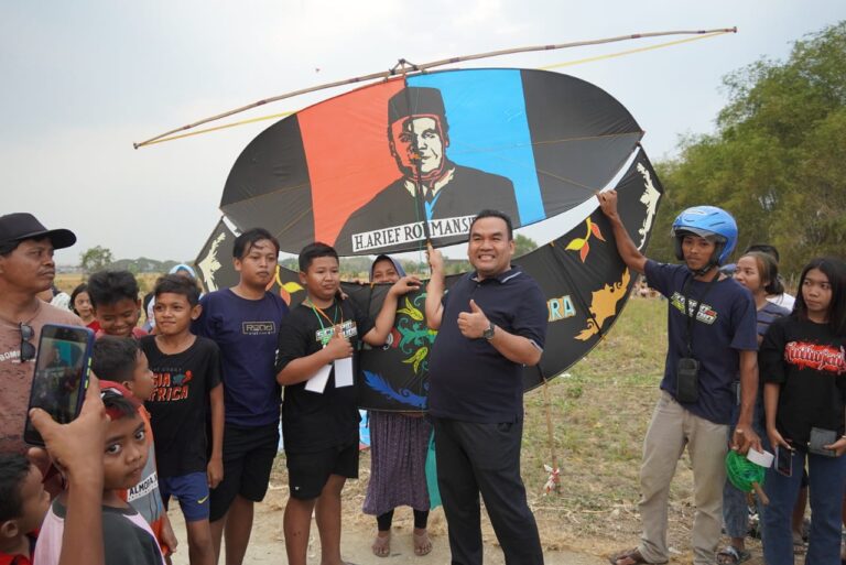 Ratusan Peserta Ikuti Lomba Layang-layang Hias Bupati Blora Cup 2024