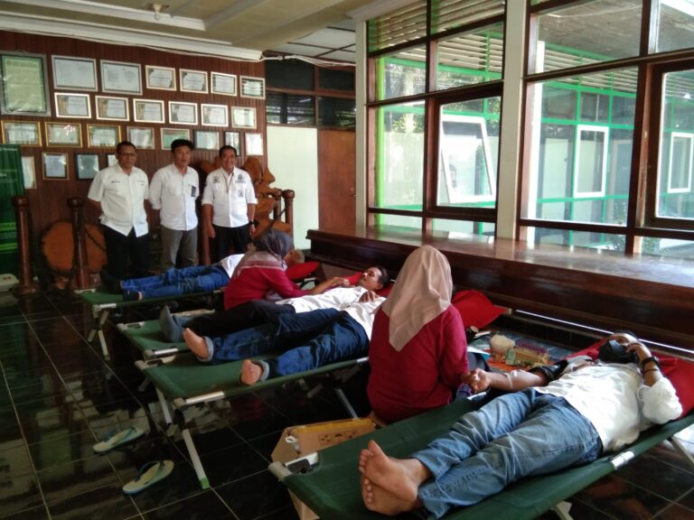 Gandeng PMI Cabang Blora, Perhutani KPH Randublatung Gelar Donor Darah