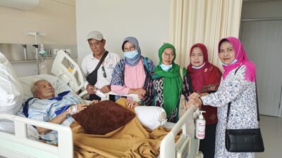 Ke Surabaya, Paguyuban Bhakti Praja Blora Kunjungi Rekan yang Sakit