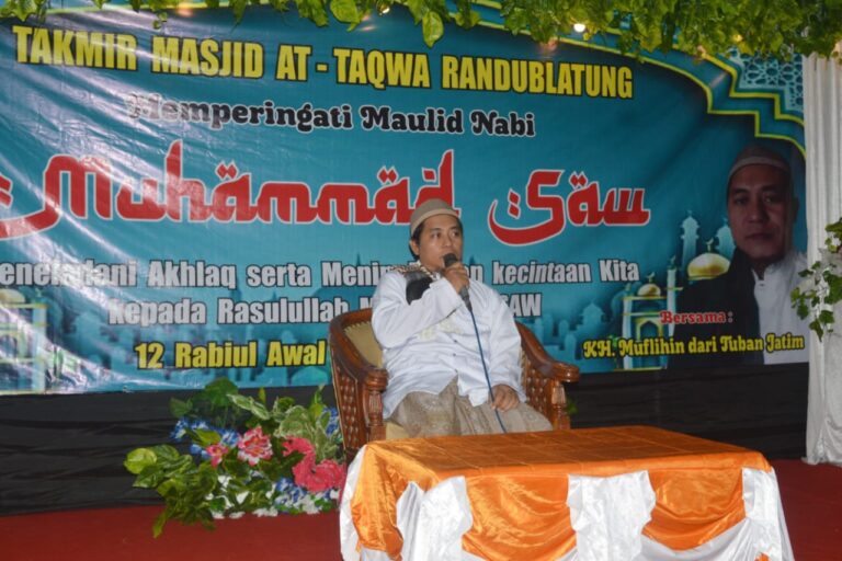 Peringati Maulid Nabi, Takmir Masjid At Taqwa Randublatung Hadirkan Kyai dari Tuban
