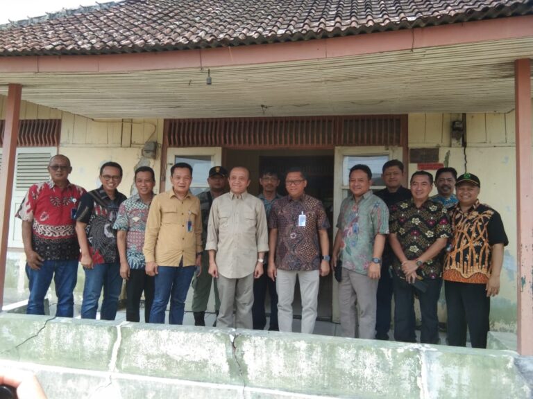 Dewan Pengawas/Sekjen LKH dan Perum Perhutani Napak Tilas di Perhutani KPH Randublatung