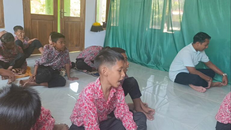 Program Sekolah Sisan Ngaji di SDN 2 Pelem-Blora, Siswa Kelas 4 hingga 6 Wajib Salat Dzuhur Berjamaah