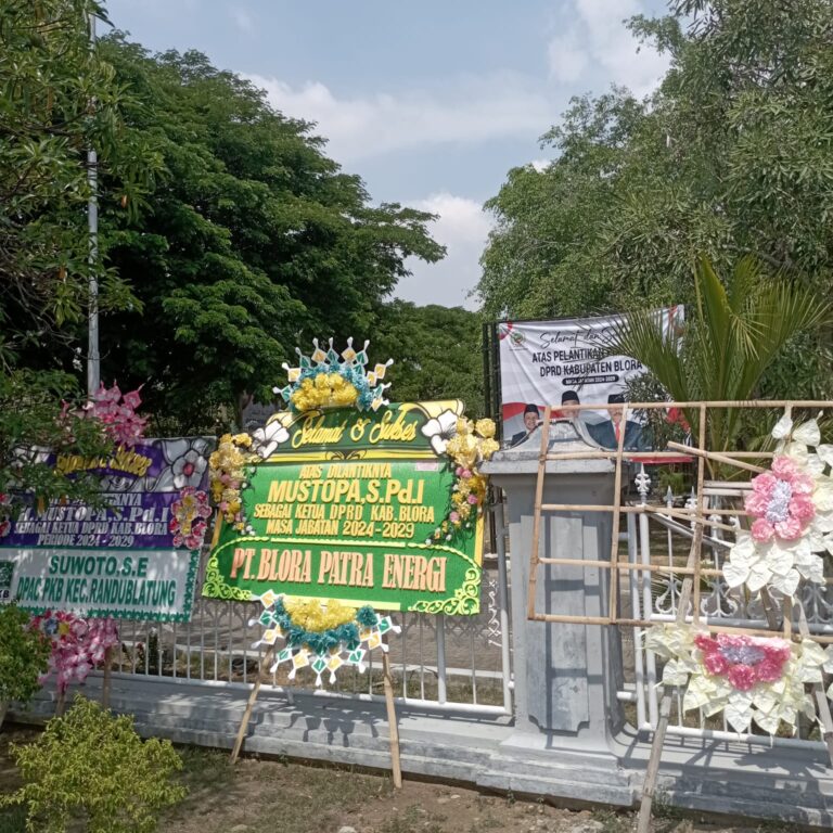 Acara Pengucapan Sumpah/Janji Pimpinan DPRD Blora Masa Jabatan 2024-2029 Dibanjiri Karangan Bunga