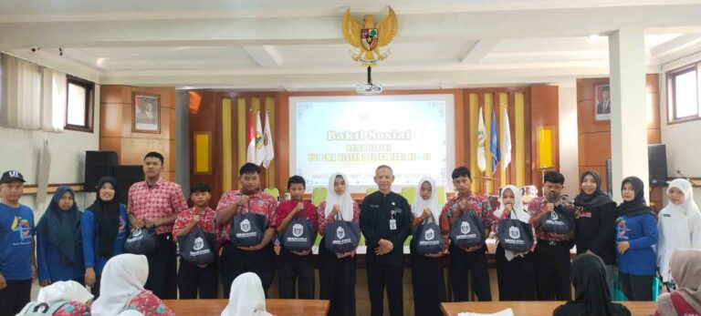Rayakan HUT ke-41, SMA Negeri 2 Blora Gelar Bakti Sosial dan Jalan Sehat