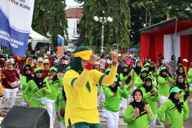 Rayakan HUT ke-3, KORMI Gelar Senam Sesarengan Bupati dan Wakil Bupati Blora di Alun-alun
