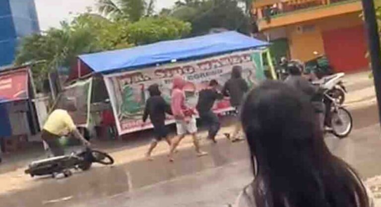 Berpapasan dan Saling Pepet di Jalan Raya, Pemuda Antar Desa di Kayen Berseteru Pakai Sajam