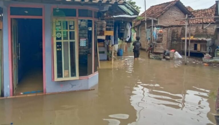 Pati Banjir, Hampir Sepekan Lima Desa di Juwana Tergenang Air