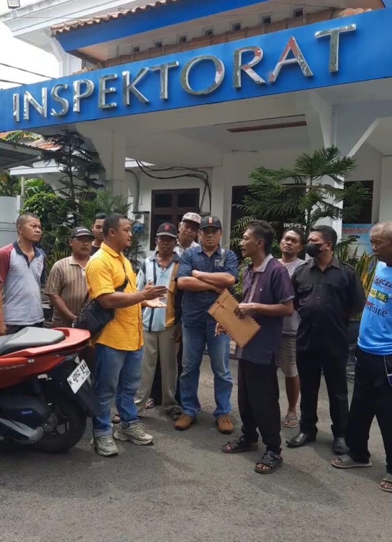 Pertanyakan Hasil Audit, Warga Desa Dengkek Datangi Kantor Inspektorat Pati