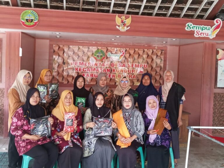 Ciptakan Lapangan Kerja, PKK Desa Sempu Gelar Kegiatan Membatik