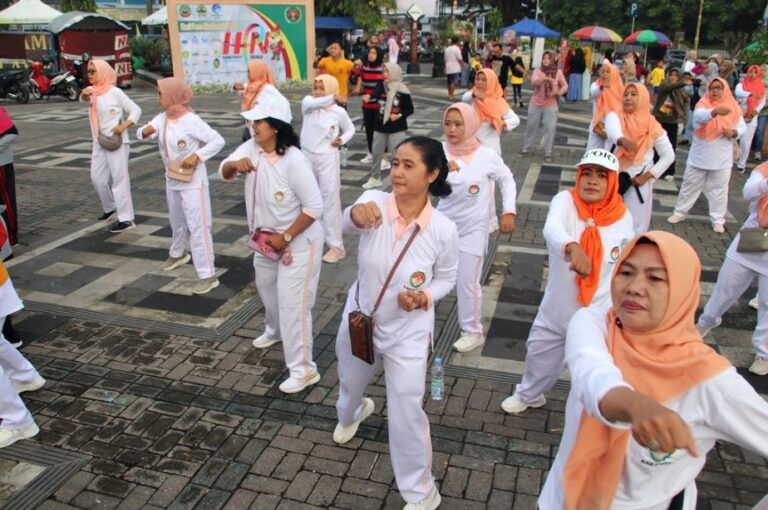 Sukseskan HUT PWI, KORMI Blora Meriahkan Senam Semarak HPN 2025