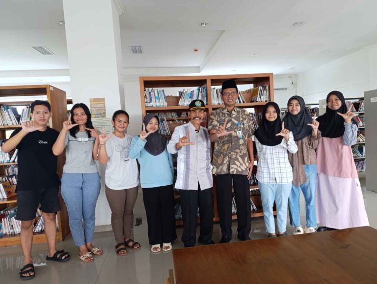 Mengisi Ramadan, Siswa SMP dan SMA Memanfaatkan Waktu untuk Membaca di Perpustakaan Blora