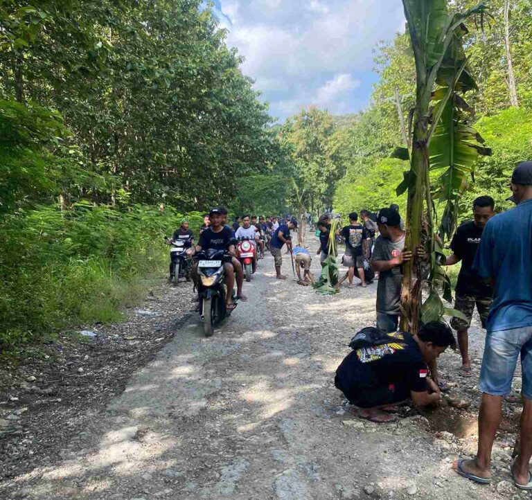 Jalan Cabak-Bleboh Rusak Parah, Warga Tiga Desa Ancam Demo Besar-Besaran jika Tidak Segera Ada Perbaikan