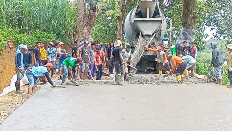 Dukung Pembangunan Infrastruktur, Masyarakat Desa Plantungan Sukses Selesaikan Tahap Kedua Pembangunan Jalan Cor