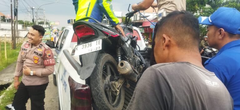 Kecelakaan Maut di Jalan Blora-Cepu: Nenek 75 Tahun Tewas Tertabrak Motor Koperasi Sumber Rejeki, Arak Ditemukan di TKP