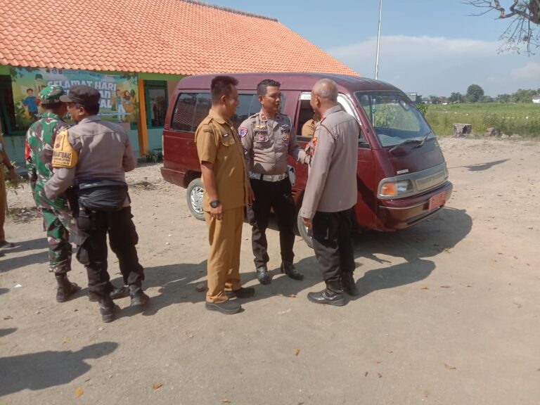 SLB Negeri Randublatung Terima Bantuan Minibus Mitsubishi Colt T 120 SS