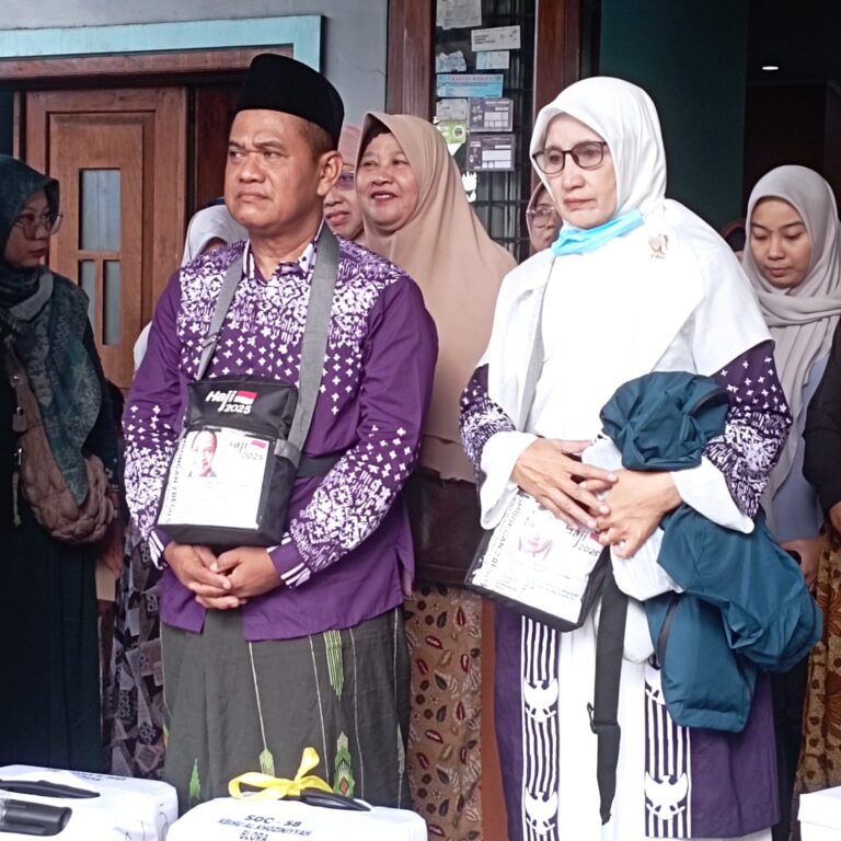Keberangkatan Jemaah Calon Haji Blora Diiringi Doa dan Isak Tangis Haru