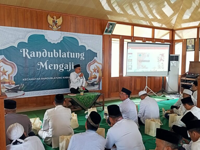 Pengajian Rutin Digelar di Pendopo Kecamatan Randublatung, Camat Bukri Beri Pesan Purna Tugas