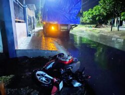 Pengendara Motor Tewas Tabrak Truk Parkir Sembarangan di Jalan Raya Seso Sayuran, Blora