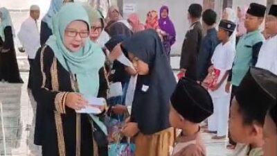 Bulan Muharram, Ibu-ibu Perumahan Balun Graha Permai Berikan Santunan kepada Anak Yatim