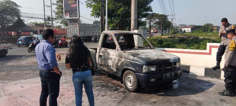 Mobil Tiba-Tiba Terbakar di SPBU Bumirejo, Petugas Sigap Cegah Ledakan Lebih Besar