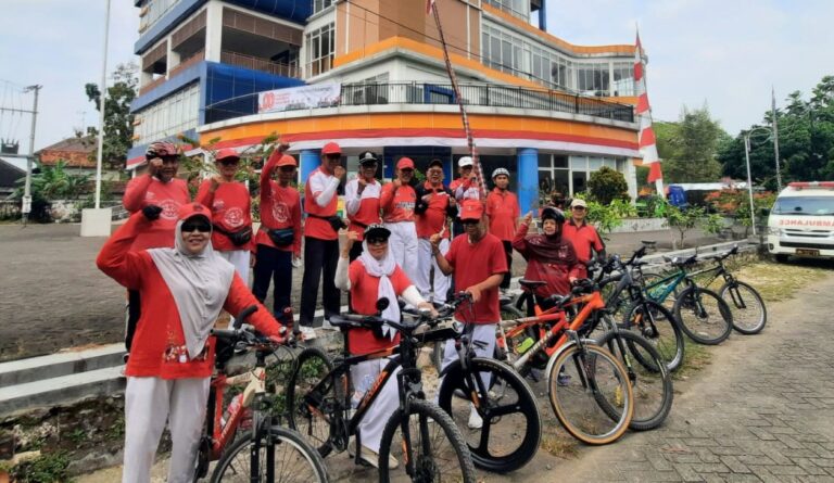 Semangat Merah Putih Warnai Kegiatan Sepeda Santai Club Ario Penangsang di Blora