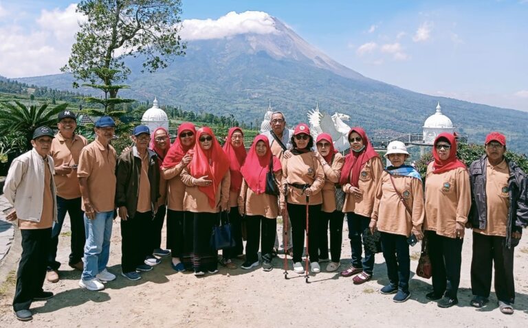PWRI Karangjati Gelar Wisata Ceria ke Tiga Lokasi di Lereng Merapi