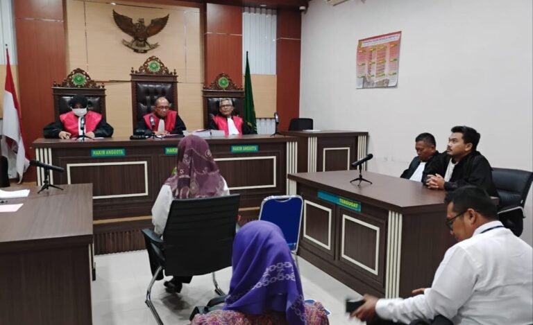 Bongkar Nilai Konstruksi Dakwaan JPU, Sambil Tersenyum Darsono Beri Contoh Hubungan Investasi Nasabah Bank