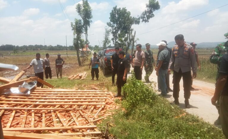Puting Beliung Terjang Dukuh Pekuwon, Puluhan Rumah Rusak