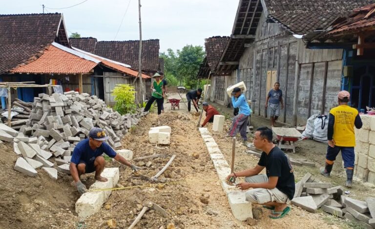 Desa Gempol Bangun Jalan Paping 335 Meter, Dongkrak Ekonomi Warga