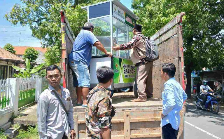 GEROBAK BARU, HARAPAN BARU: Baznas Blora Salurkan Bantuan Usaha untuk Pedagang Kaki Lima dan UMKM