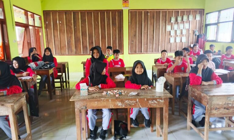 Rehab Ruang Kelas Tambah Semangat Belajar Siswa SMPN 4 Cepu