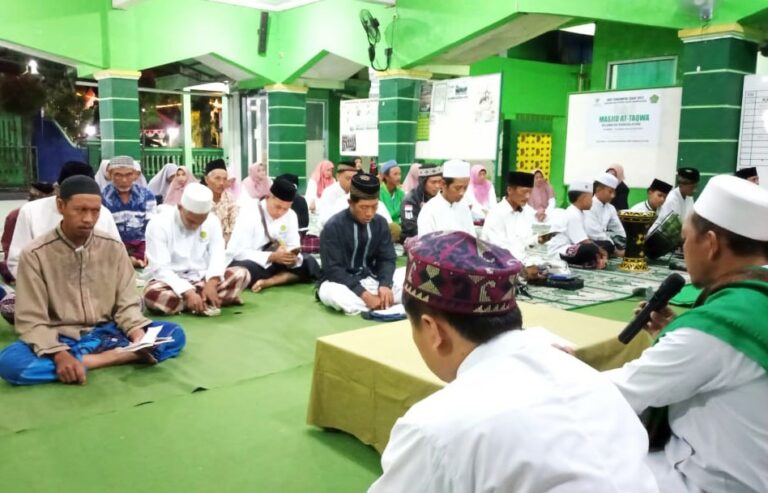 Malam Pergantian Tahun, Masjid At-Taqwa Randublatung Dipenuhi Dzikir dan Shalawat