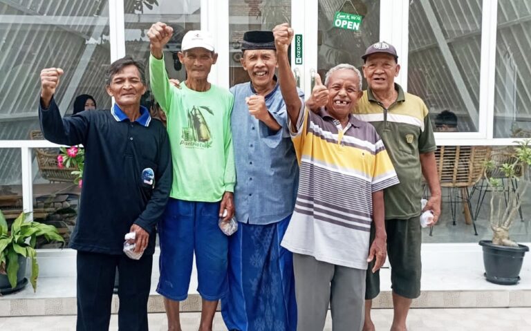 Dari Warung Kopi ke Falsafah Leluhur: Sambung Rasa Bambang Sulistya dengan Penarik Becak