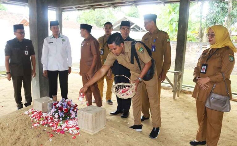 Jelang Harjasda ke-167, Pemkab Sidoarjo Ziarah ke Makam Mantan Bupati di Blora