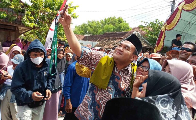 Tumpeng Syukur di Peresmian Jalan Bulakan–Pilang–Temulus
