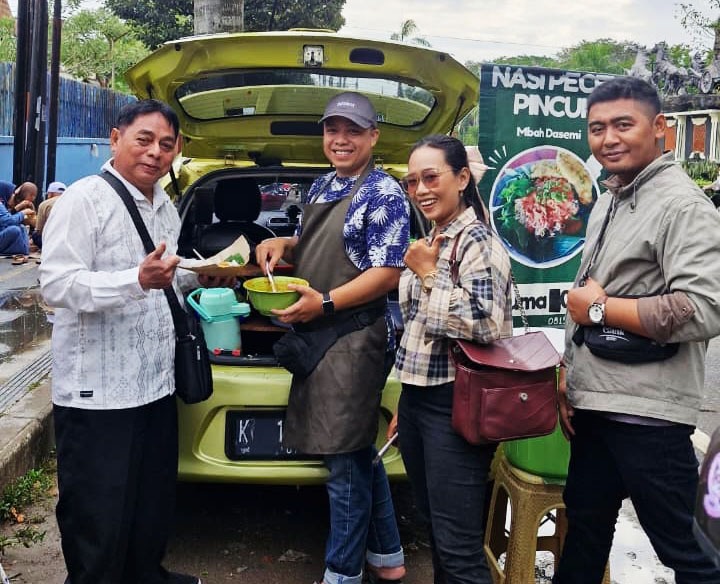 Laris Habis 300 Porsi, Nasi Pecel Mas Wahyu Banjiri Cepu Saat Lebaran Fitri 1447 H